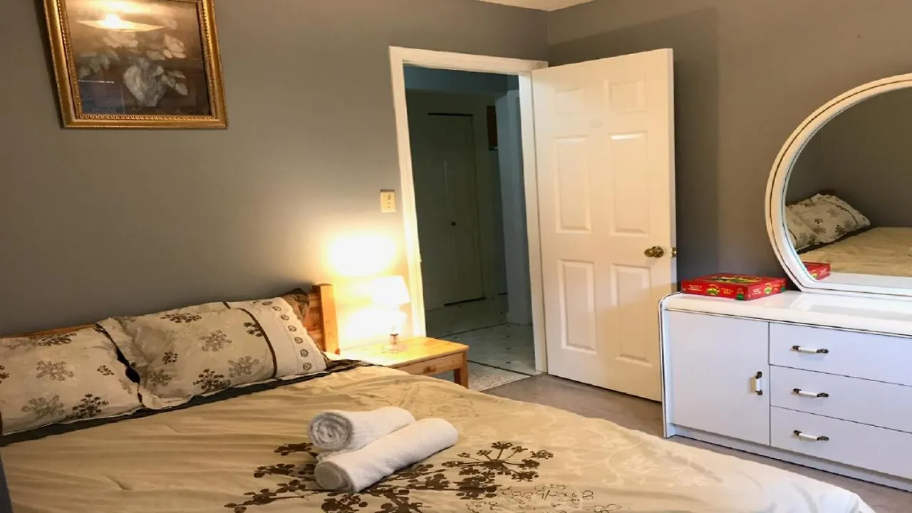 Shiny Queen Elizabeth Guesthouse Vancouver Canada