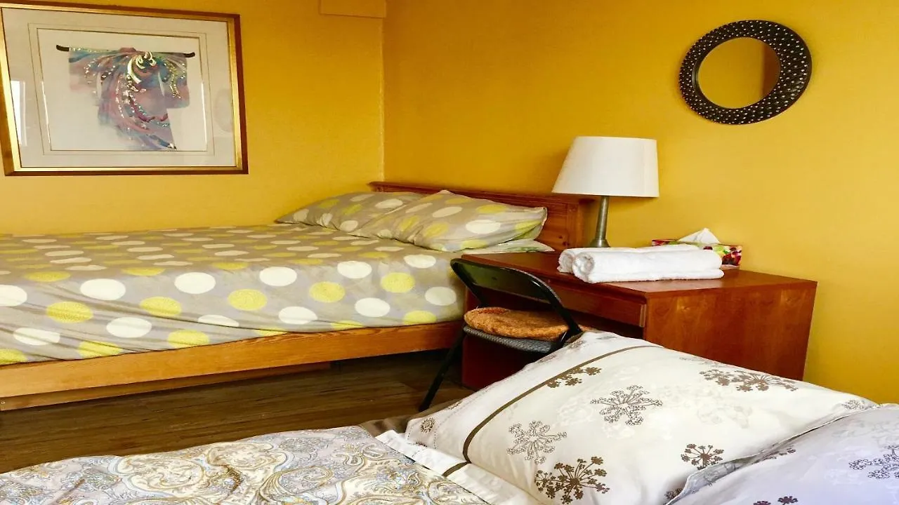 Shiny Queen Elizabeth Guesthouse Vancouver Canada